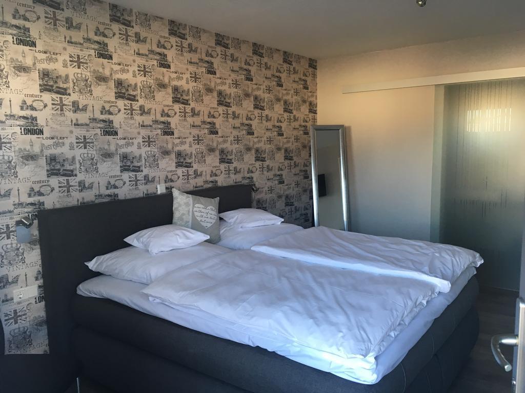 Boardinghouse Alte Bank Hotel Wollstein Екстериор снимка