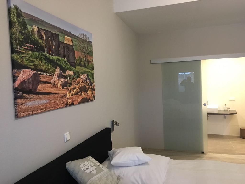Boardinghouse Alte Bank Hotel Wollstein Екстериор снимка