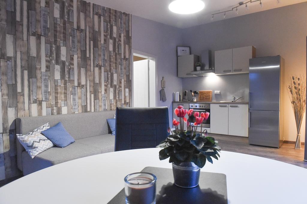 Boardinghouse Alte Bank Hotel Wollstein Екстериор снимка