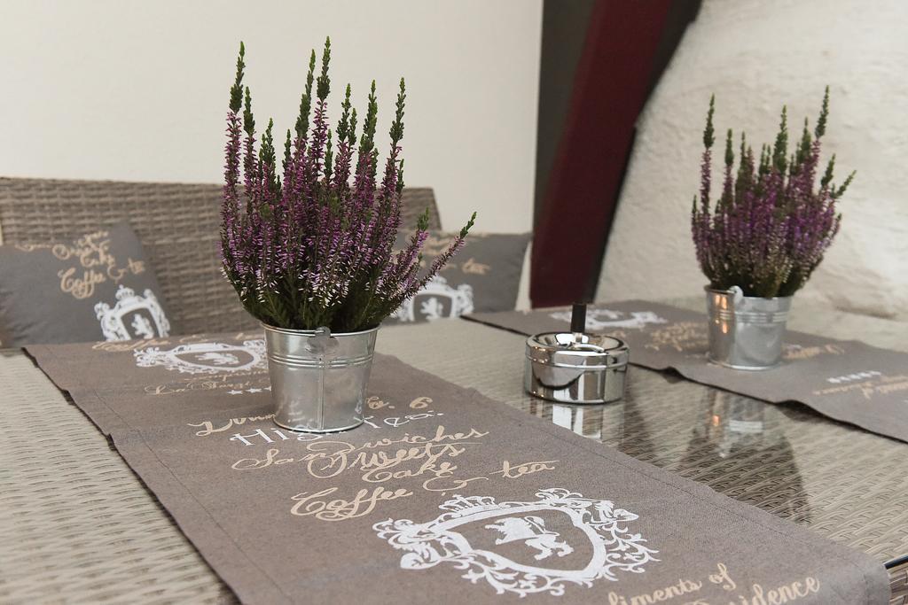 Boardinghouse Alte Bank Hotel Wollstein Екстериор снимка