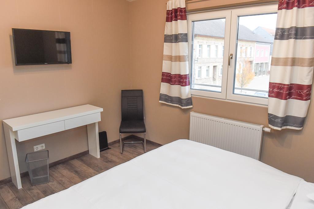 Boardinghouse Alte Bank Hotel Wollstein Екстериор снимка