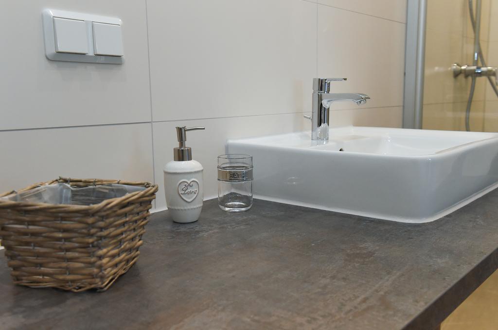 Boardinghouse Alte Bank Hotel Wollstein Екстериор снимка