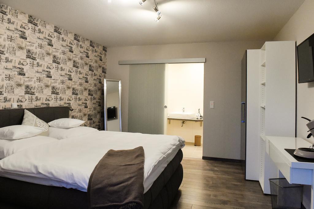 Boardinghouse Alte Bank Hotel Wollstein Екстериор снимка