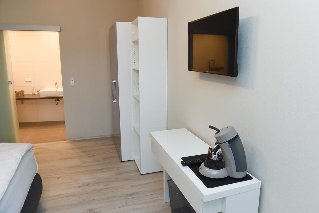 Boardinghouse Alte Bank Hotel Wollstein Екстериор снимка