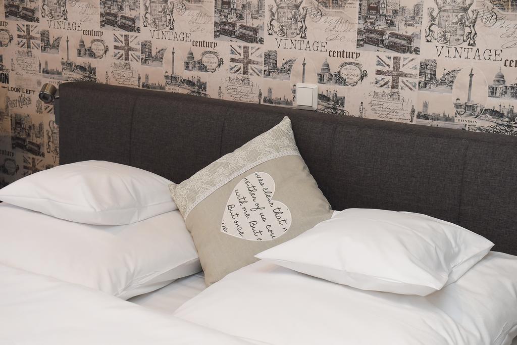 Boardinghouse Alte Bank Hotel Wollstein Екстериор снимка